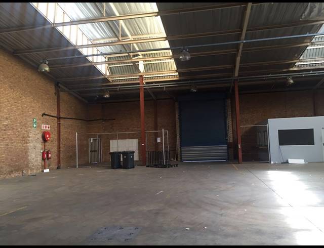 2,261M² WAREHOUSE TO LET IN MEADOWDALE
